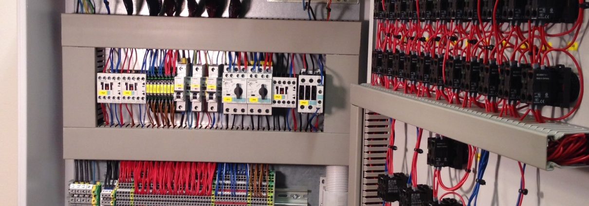 The inside of the control cabinet with the Siemens S7 PLC.